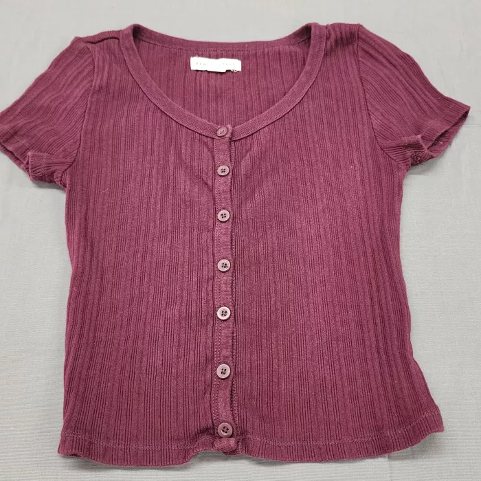 Aeropostale Womens M Burgundy Ribbed Button Front Cropped Tee Scoop Neck Top - Front