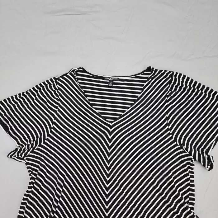 Cable Gauge Woman 3X Plus Top Black White Chevron Striped V Neck Short Sleeve - Main