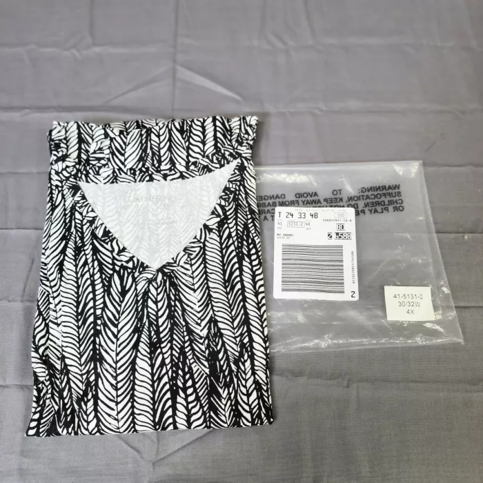 Catherines Plus Size 4X T-Shirt Black White Feather Print V-Neck Cotton Tee - Main