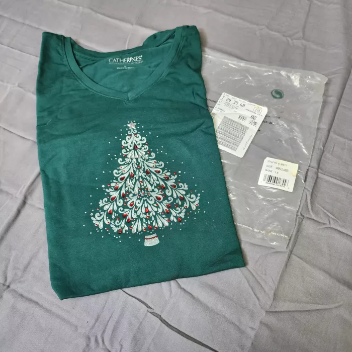 Catherines Suprema Collection 1X Emerald Green V-Neck 3/4 Sleeve Christmas Tee - Main