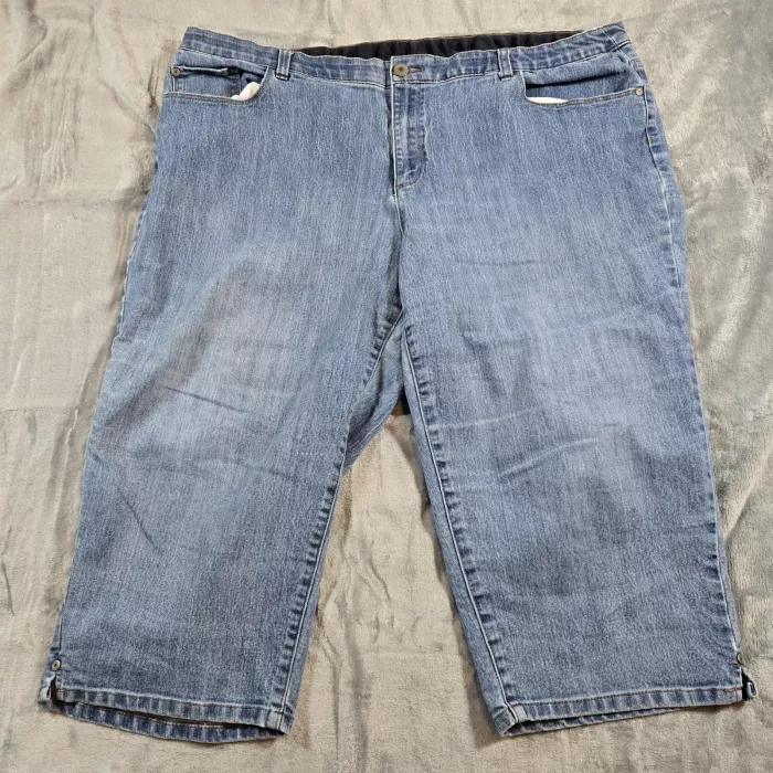 CJ Banks Capri Jeans 22W Blue Denim Stretch Embroidered High Rise Plus Size - Front