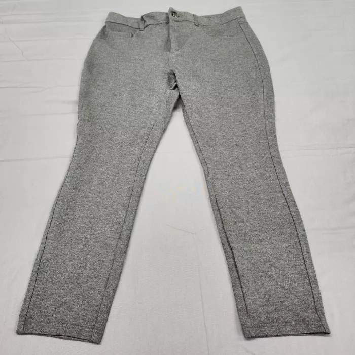 Dip Women's Size 14 Gray High Rise Cropped Ponte Stretch Pants Flat Front - Front