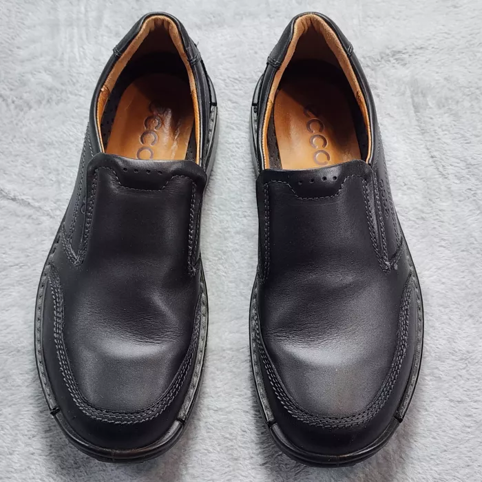 ECCO Fusion Loafer Men's US 9 EU 43 Black Leather Slip On Moc Toe Comfort - Front