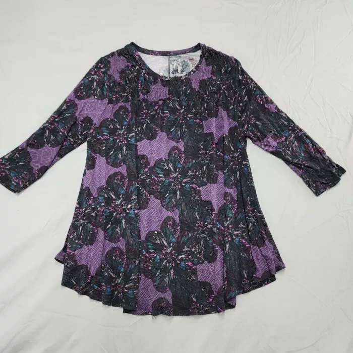 Lane Bryant Plus 18/20 Tunic Top Purple Floral 3/4 Sleeve Pleated Stretch Knit - Front