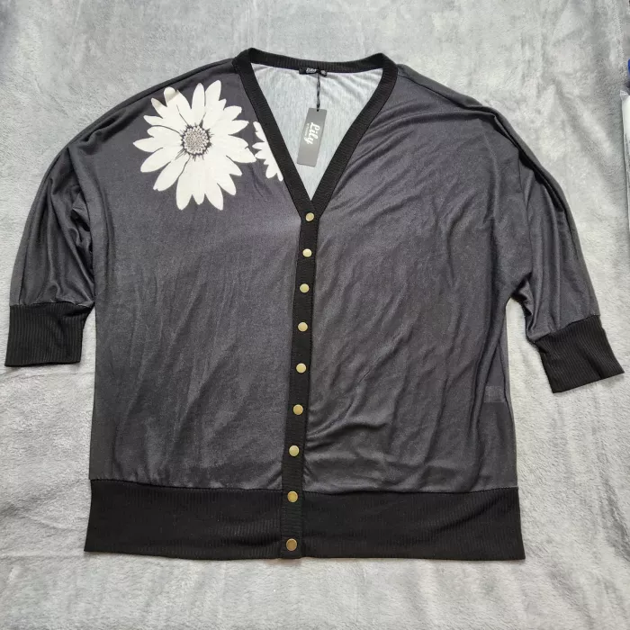 Lily by Firmiana Top Women's 4XL Gray Floral Cardigan Button V-Neck Dolman Knit - Front