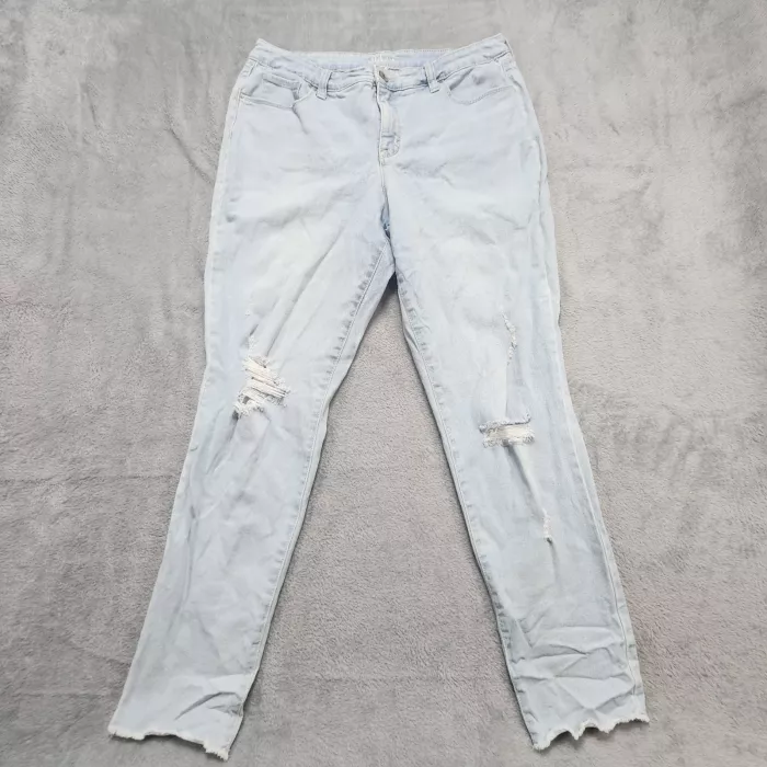 Style & Co Womens Size 12 Curvy Skinny Jeans Light Blue Distressed Raw Hem - Front