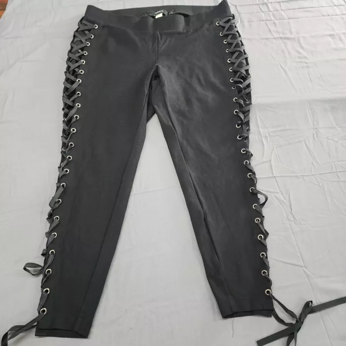 Torrid Size 1 1X Black Cropped Leggings Lace Up Side Grommet Stretch Pants - Front