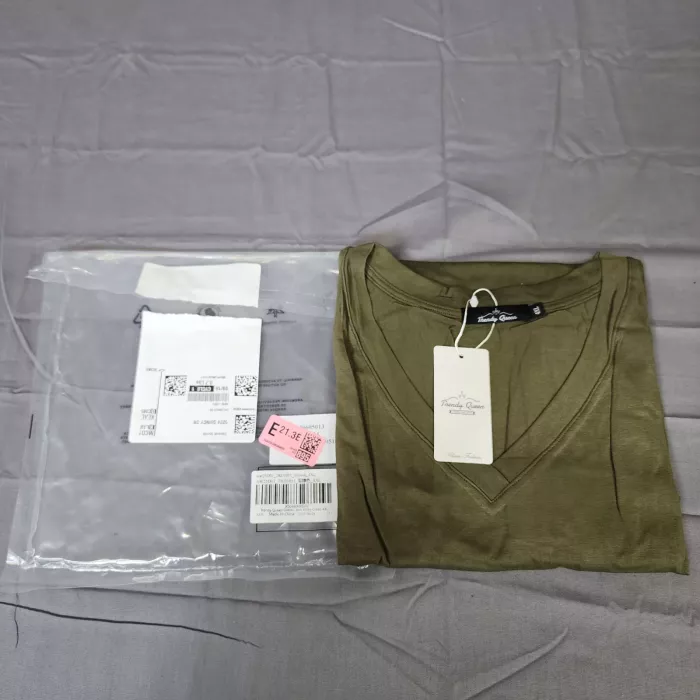 Trendy Queen Womens 4XL Plus Oversized T-Shirt Army Green V-Neck Short Sleeve - Main