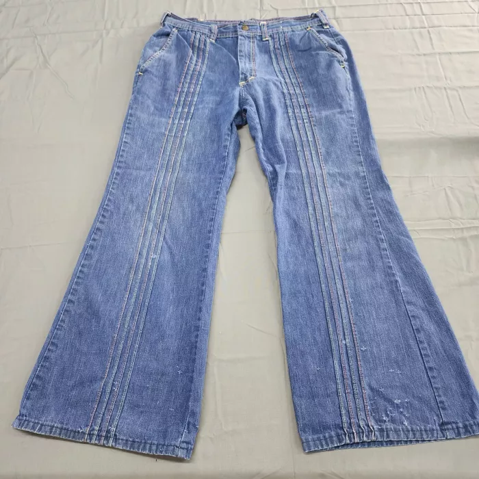 Vintage Womens Jeans Size 30x26.5 Wide Leg Mid Rise Blue Denim Contrast Stitch - Front