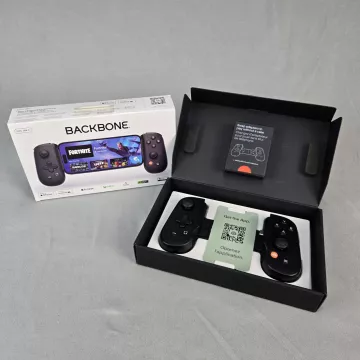 Backbone One 2nd Gen Mobile Gaming Controller USB-C iOS Android BB-51-P-BRW - Main
