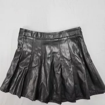 Blashe Womens Size M Black Faux Leather Pleated Mini Skirt Side Zip - Front
