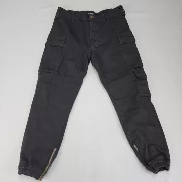 FASHIONNOVA Women's Black Cargo Jogger Pants Size L Waist 31 Inseam 26 Mid Rise - Front