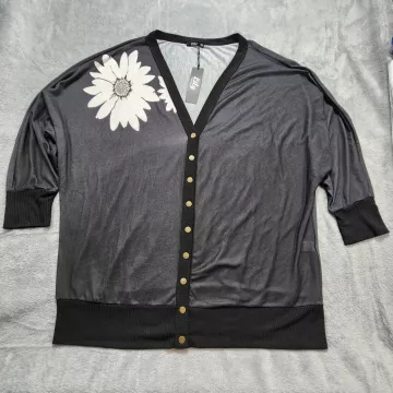 Lily by Firmiana Top Women's 4XL Gray Floral Cardigan Button V-Neck Dolman Knit - Front