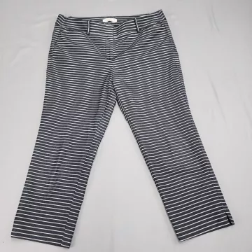 Womens Black Cropped Pants Size Large 34 Waist 23.5 Inseam Casual Everyday - Front