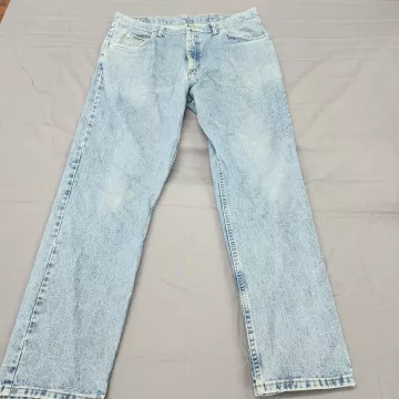 Wrangler Authentics Jeans Mens 38x30 Light Blue Wash Relaxed Fit Cotton Denim - Front