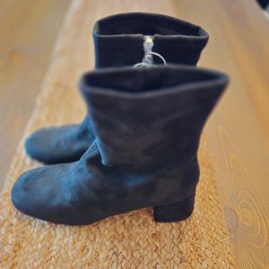 Women's Chunky Heel Boots - Dolly Black Stylish & Comfortable, Size 8.5
