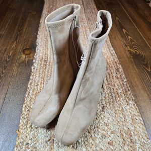 Women's Pippa Stretch Ankle Boots Taupe Zip Up Bootie Size 7.5