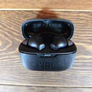 JBL Tune 235NC TWS True wireless noise cancelling earbuds