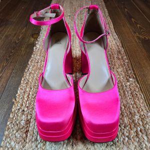 Women's Barbiecore Bianca Platform Pumps Memory Foam Insole Pink Sz 10
