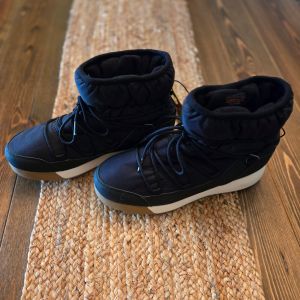 Women's Cara Winter Boots Color Black water-repellent