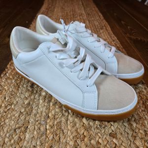 Women's Maddison Sneakers  Low Top Shoe with Memory Foam Insole