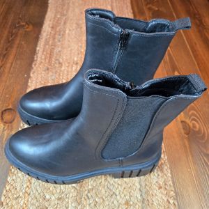 Women's Sterling Chelsea Boots Zip Up Ankle Booties Black Sz 8