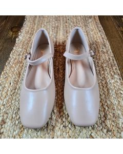 Women's Page Maryjane Flat NUDE size 8.5 NYC